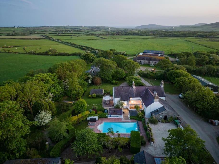 Plas Newydd With Swimming Pool, Fire Pit, And Log Fires Villa Rhiw Luaran gambar