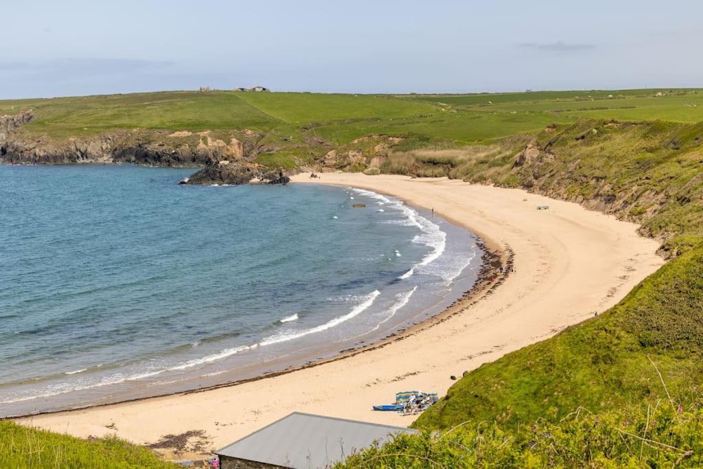 Plas Newydd With Swimming Pool, Fire Pit, And Log Fires Villa Rhiw Luaran gambar